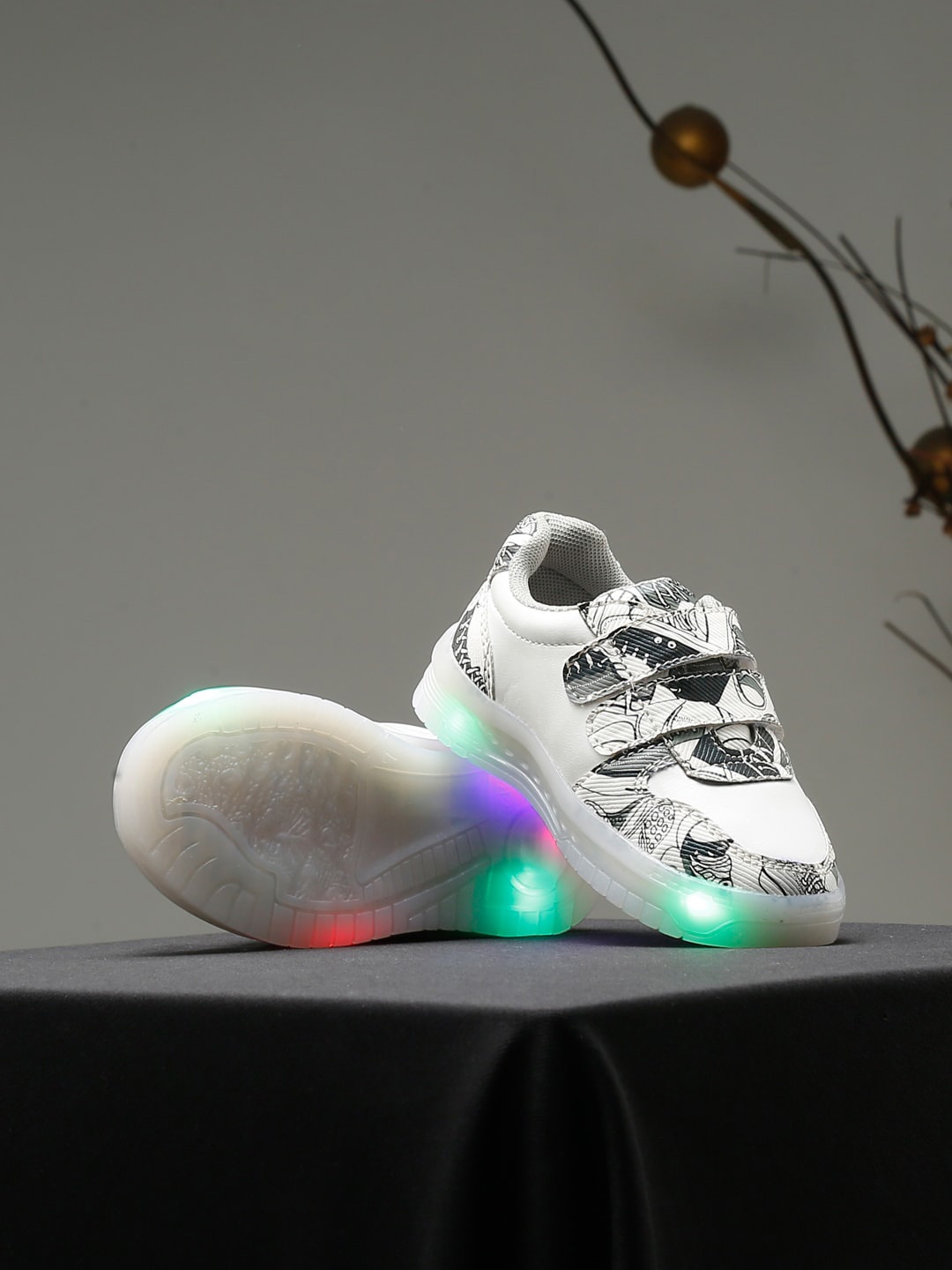 

Tiny Bugs Kids Printed Lightweight LED Detail Sneakers, White