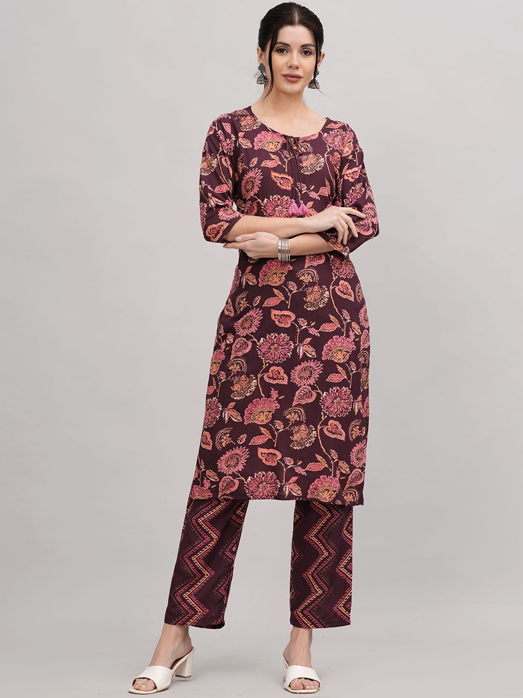 

KALINI Floral Printed Regular Kurta With Trousers, Maroon