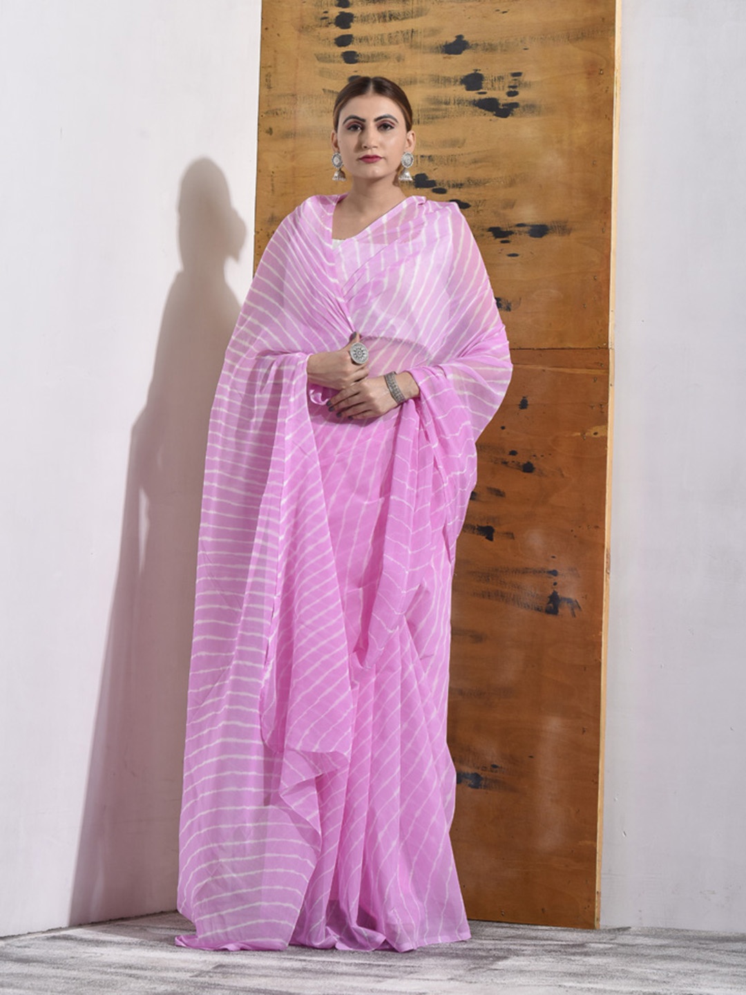 

sutra attire Leheriya Printed Pure Chiffon Saree, Pink