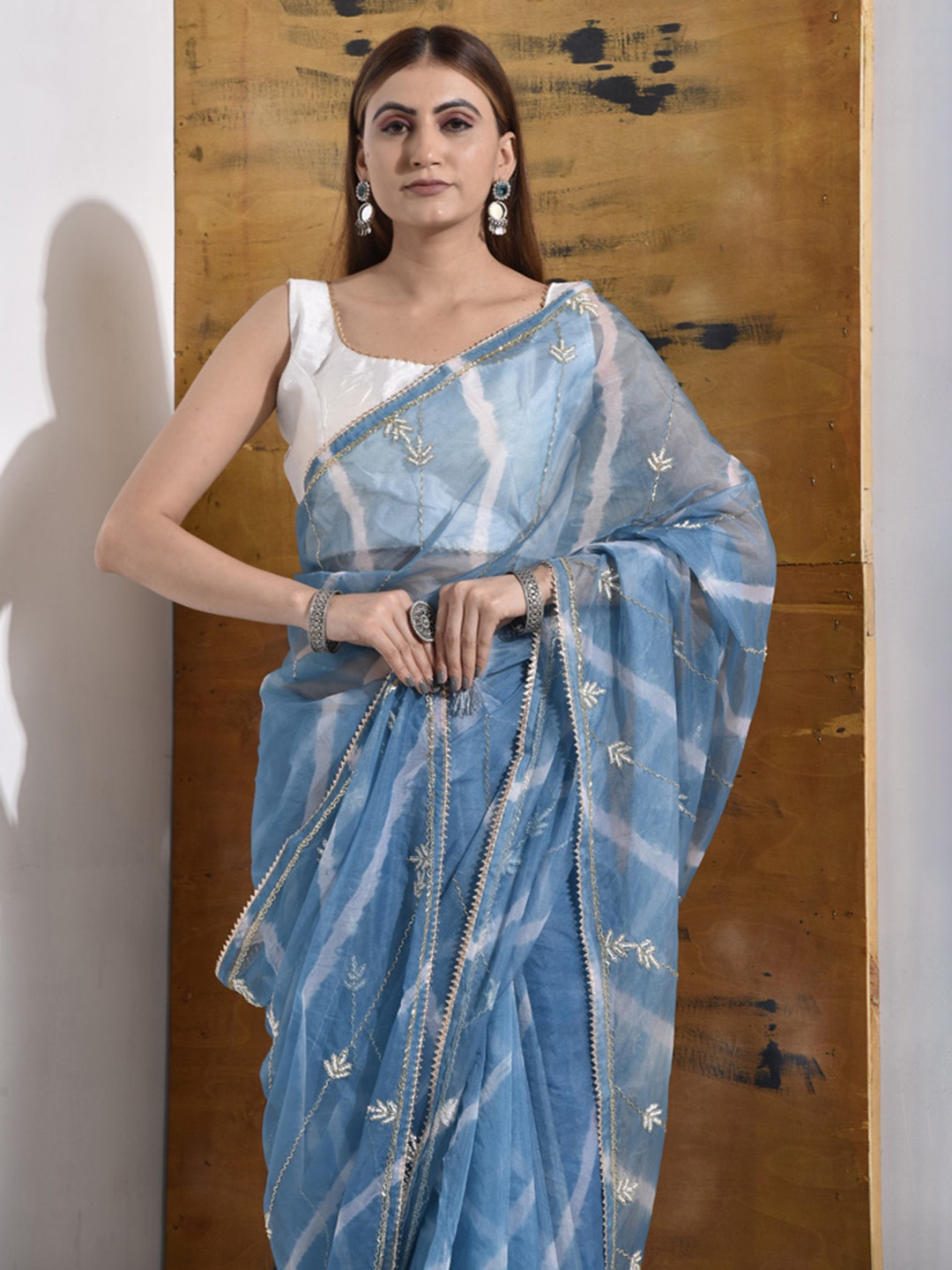 

sutra attire Floral Embroidered Gotta Patti Tissue Saree, Blue