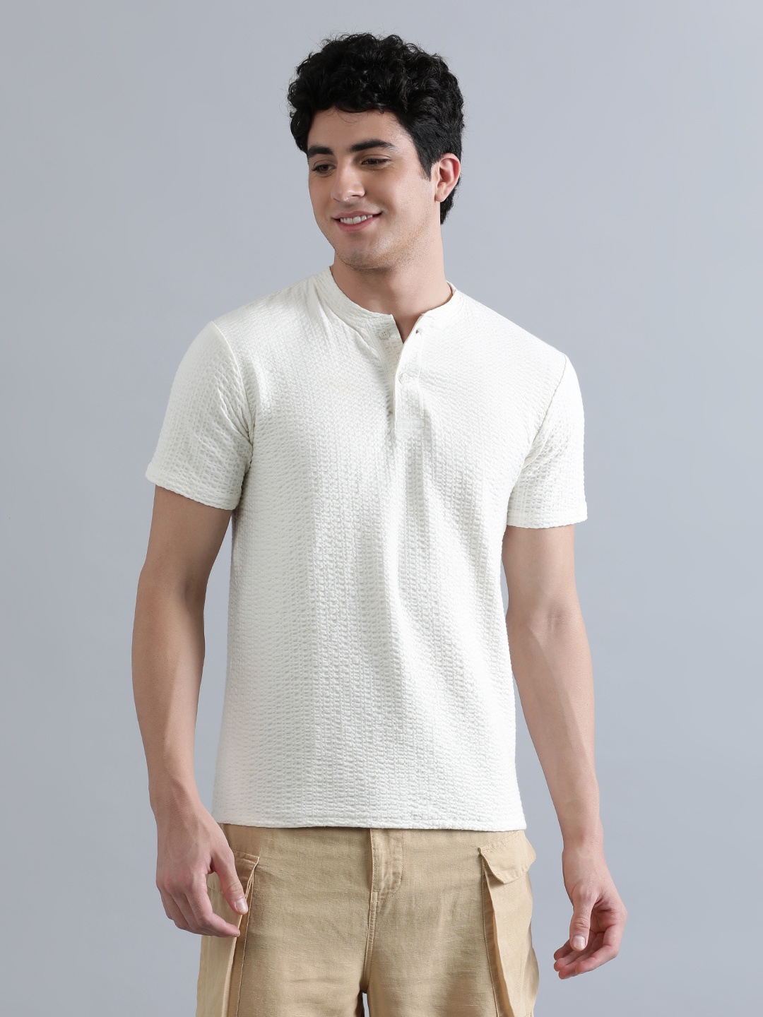 

Bene Kleed Self Design Henley Neck T-shirt, Off white