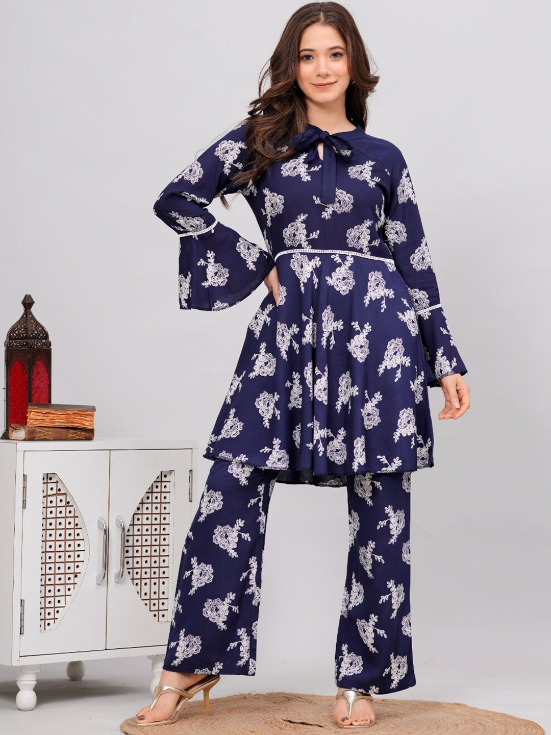 

KALINI Ethnic Motifs Printed Tunic With Trouser, Navy blue