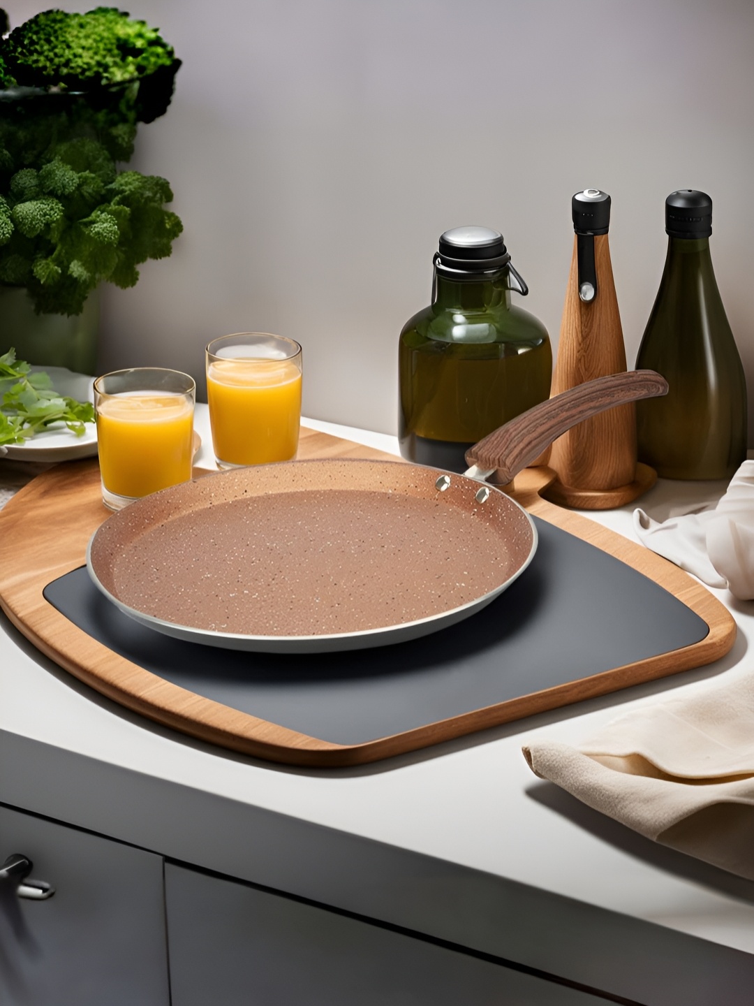 

The Better Home Gold-Toned Dishwasher Safe Frying Pan