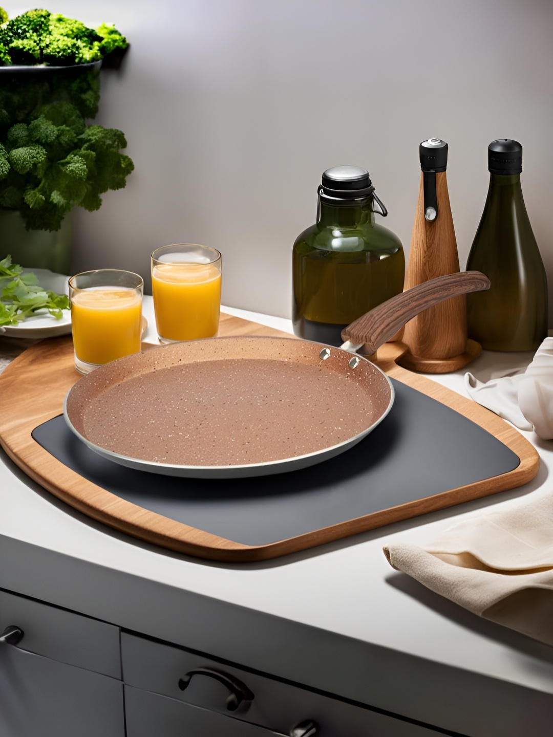 

The Better Home Gold-Toned Dishwasher Safe Fry Pan