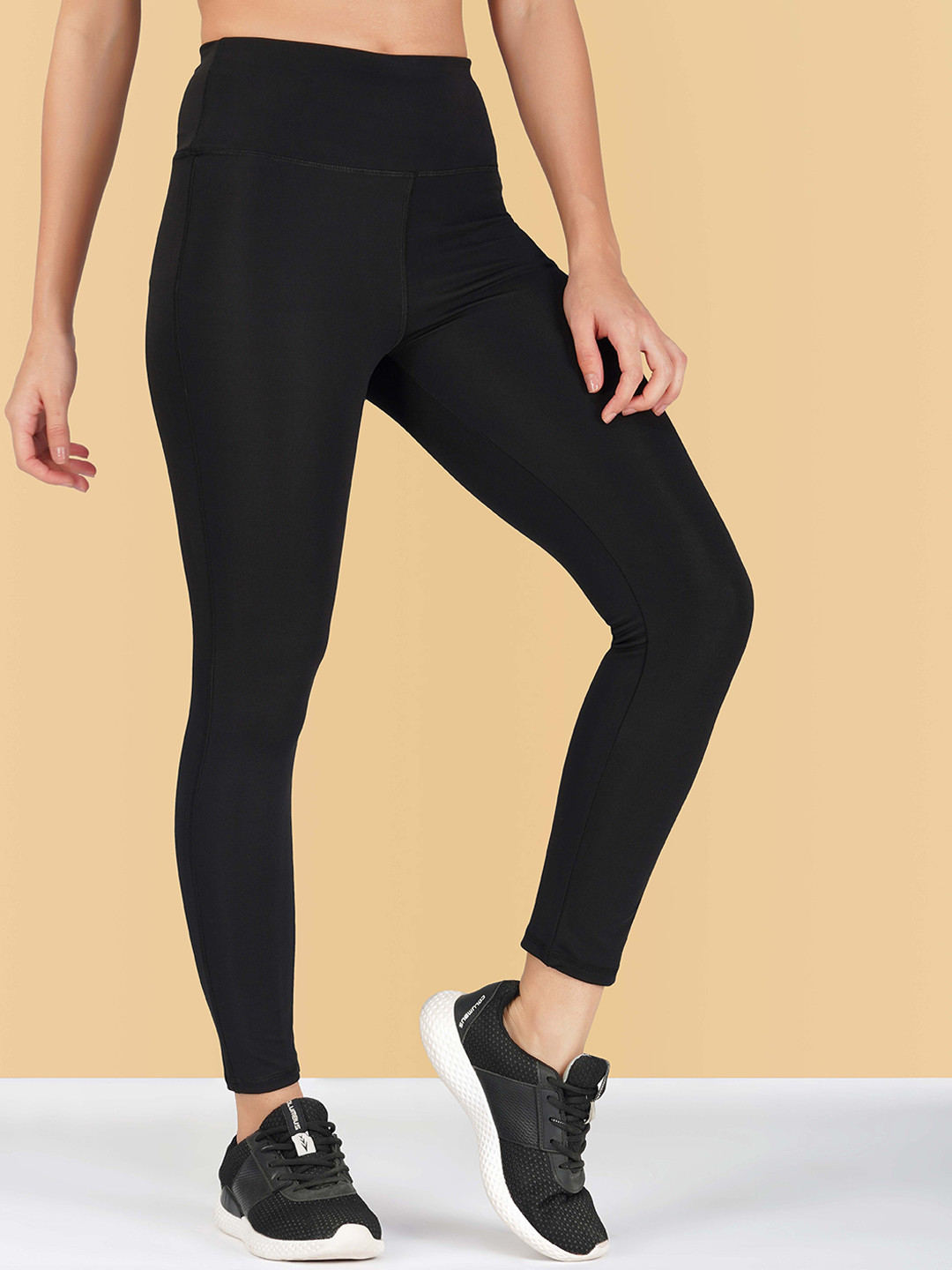 

KRONMENINEN Women Relaxed-Fit Rapid Dry 4Way Strechable Tights, Black