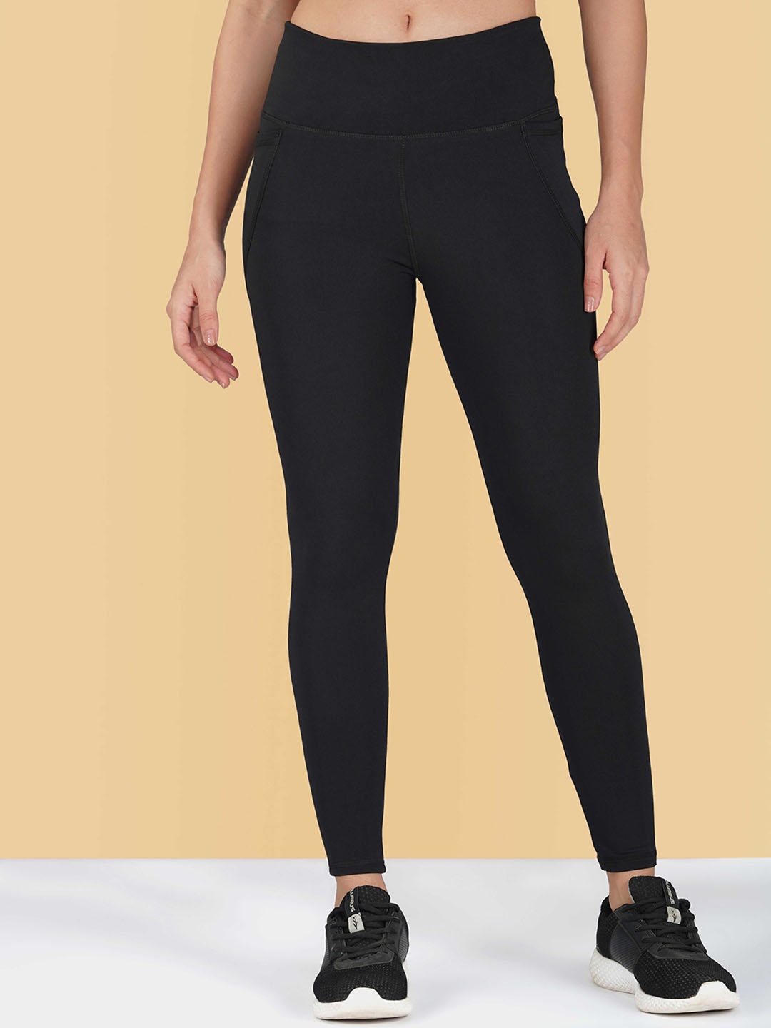 

KRONMENINEN Women Slim-Fit Ankle-Length Rapid-Dry Sports Tights, Black