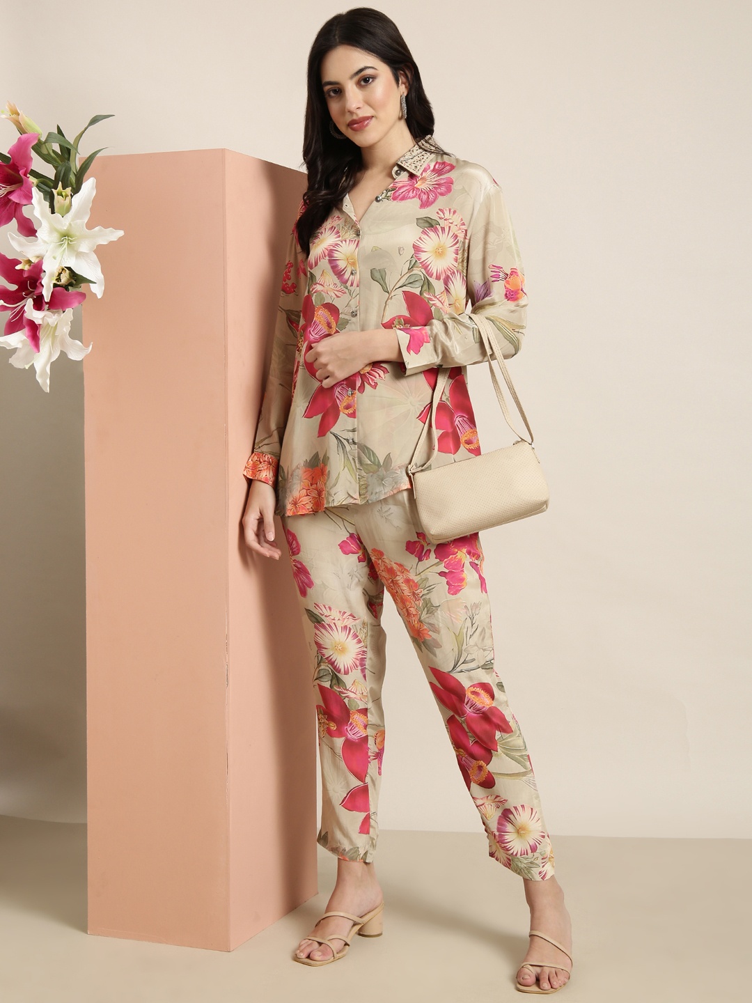 

SHOWOFF Floral Printed Oversized Shirt With Trousers, Beige