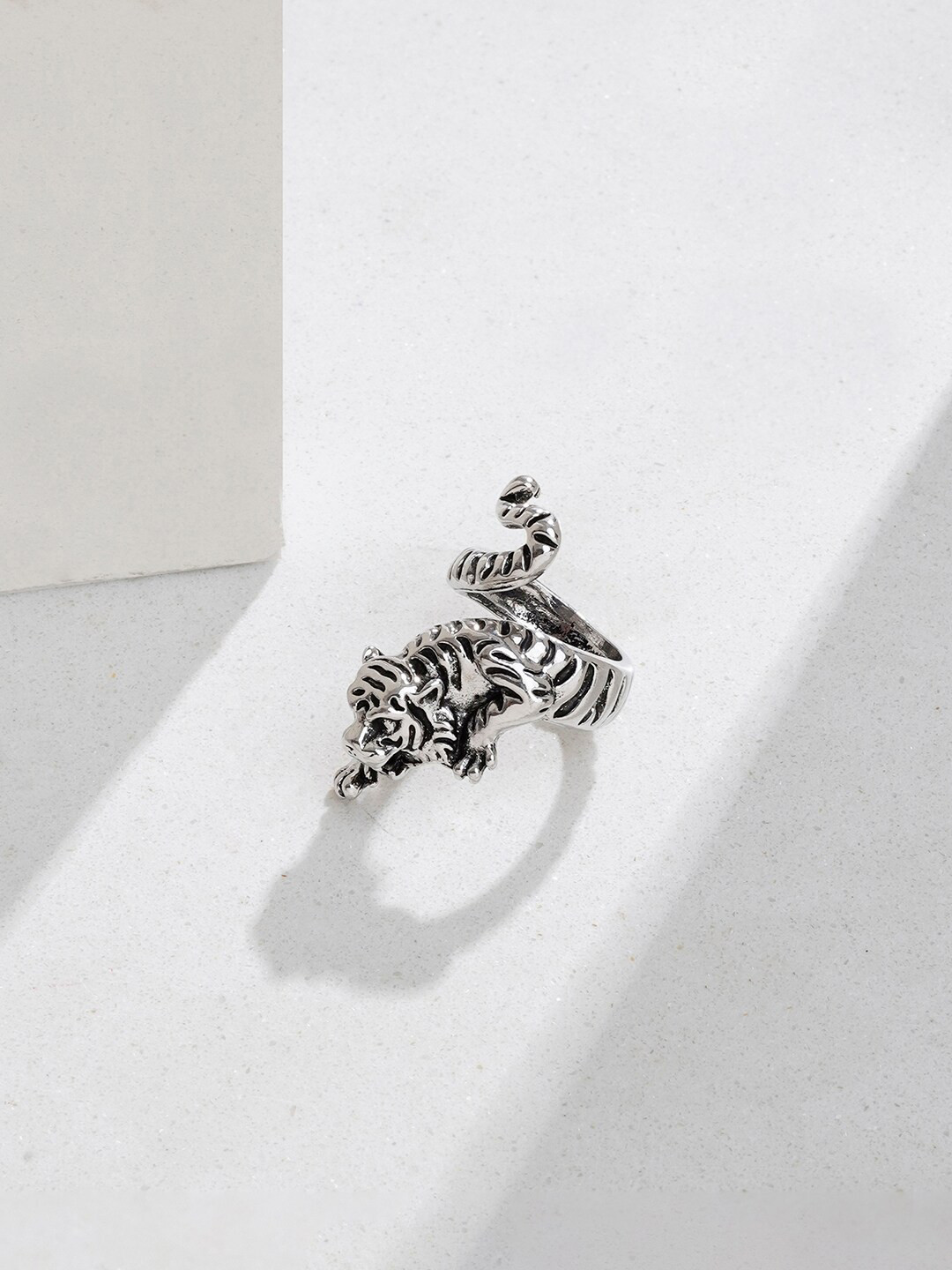 

JOKER & WITCH Men Kratos Open Tiger Shaped Adjustable Finger Ring, Silver