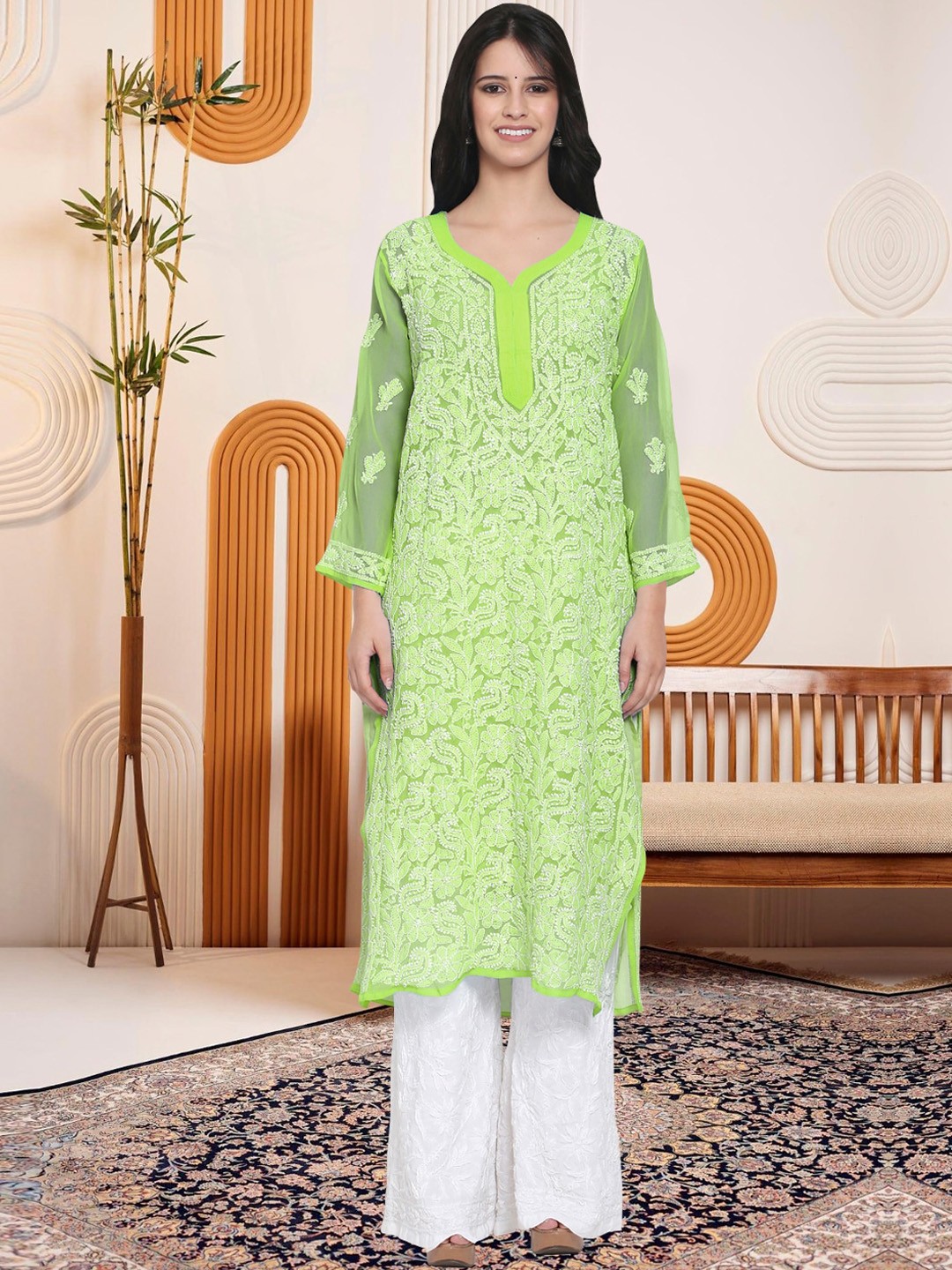 

PARAMOUNT CHIKAN Floral Embroidered Chikankari Georgette Straight Kurta, Green