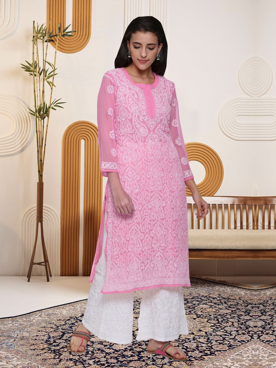 

PARAMOUNT CHIKAN Paisley Embroidered Chikankari Georgette Straight Kurta, Pink