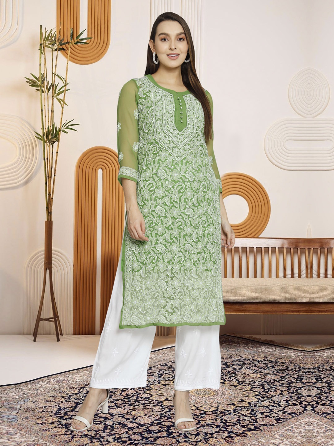 

PARAMOUNT CHIKAN Floral Embroidered Chikankari Straight Kurta With Slip, Green