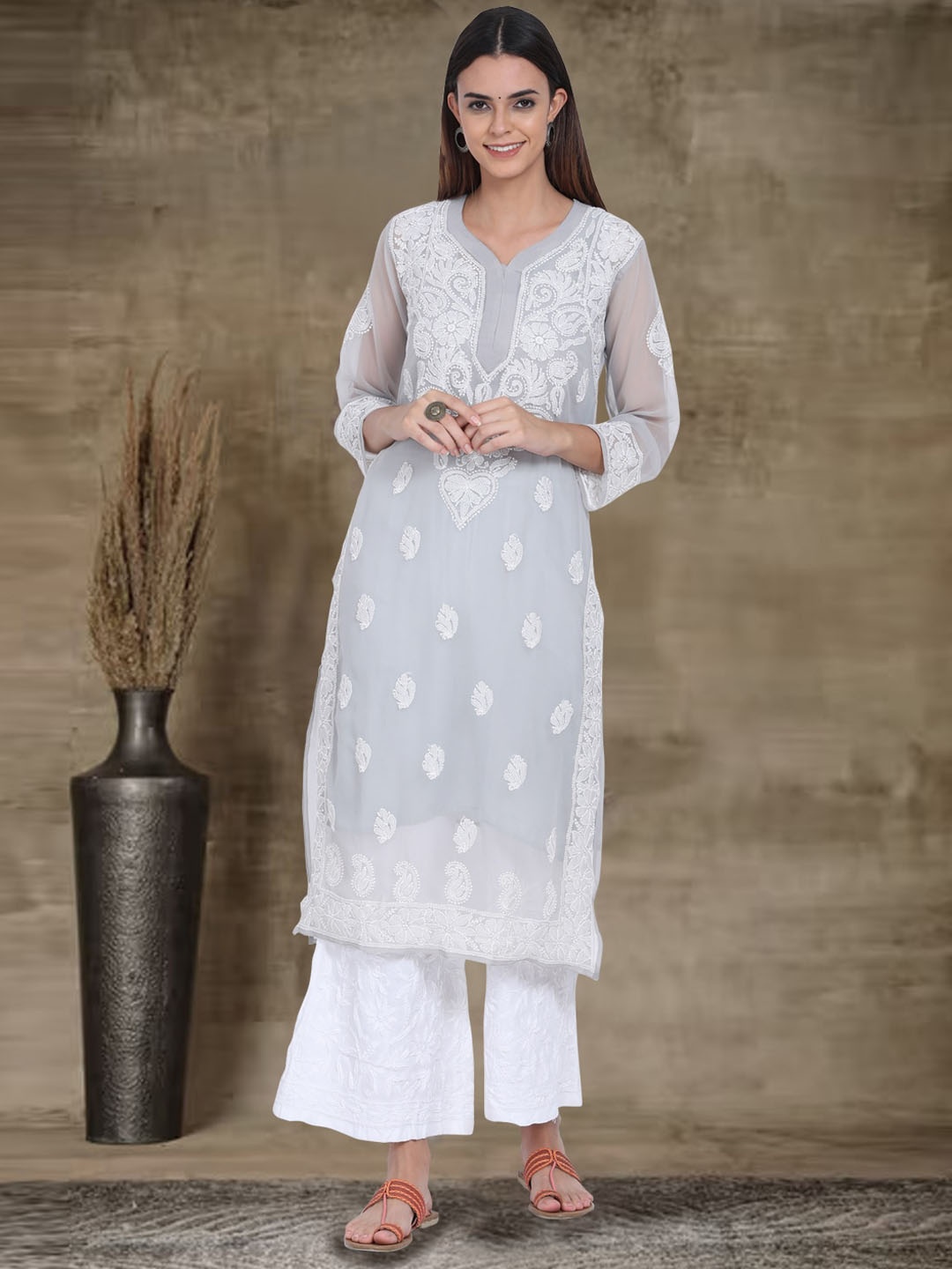 

PARAMOUNT CHIKAN Floral Embroidered Chikankari Georgette Straight Kurta, Grey