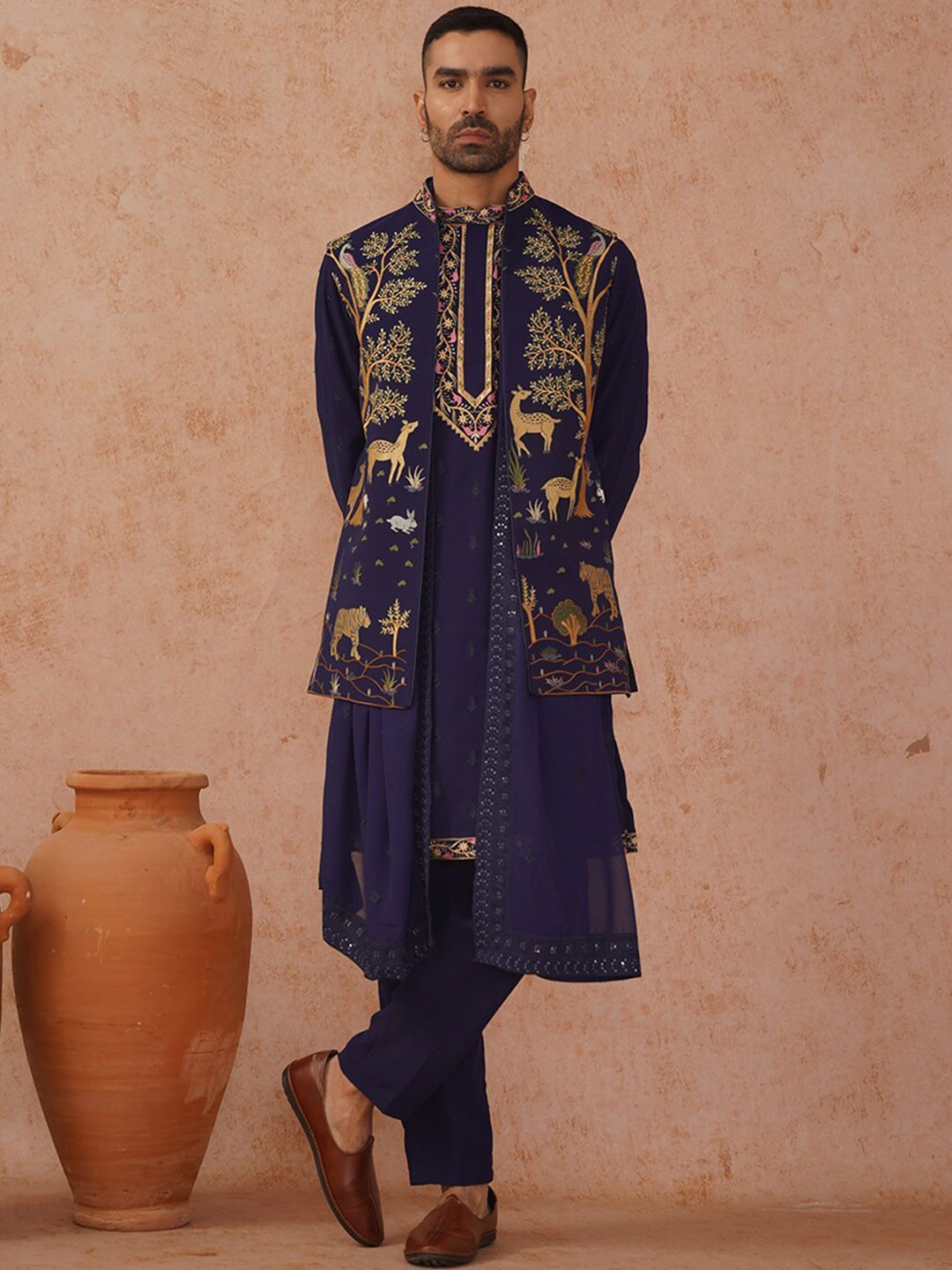 

KALPRAAG Ethnic Motifs Embroidered Sequinned Georgette Kurta with Trousers, Navy blue