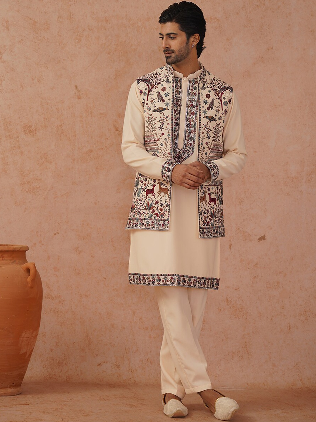 

KALPRAAG Ethnic Motifs Embroidered Mandarin Collar Thread Work Kurta &Trousers, Cream