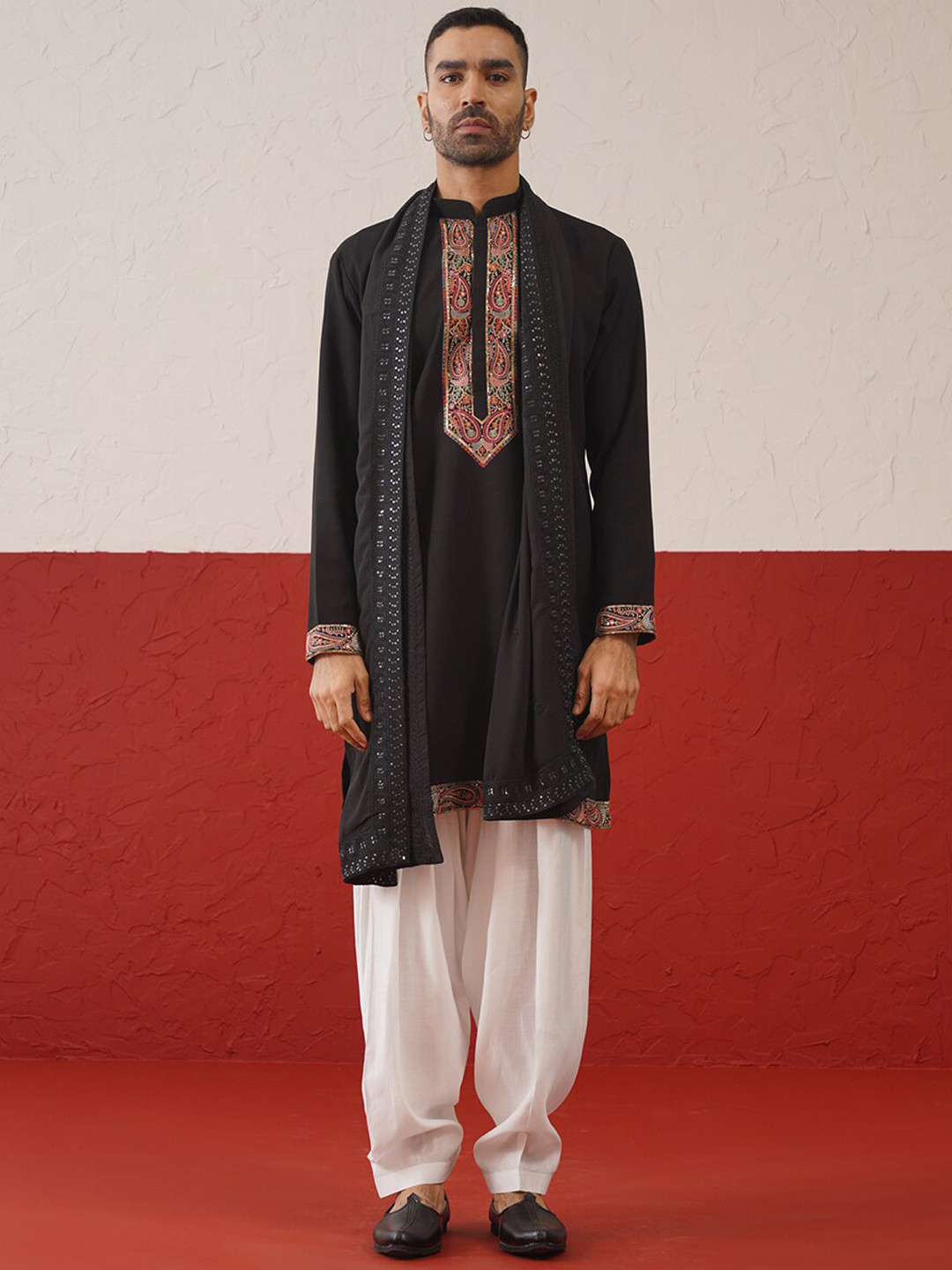 

KALPRAAG Embroidered Thread Work Regular Kurta with Trousers & Dupatta, Black