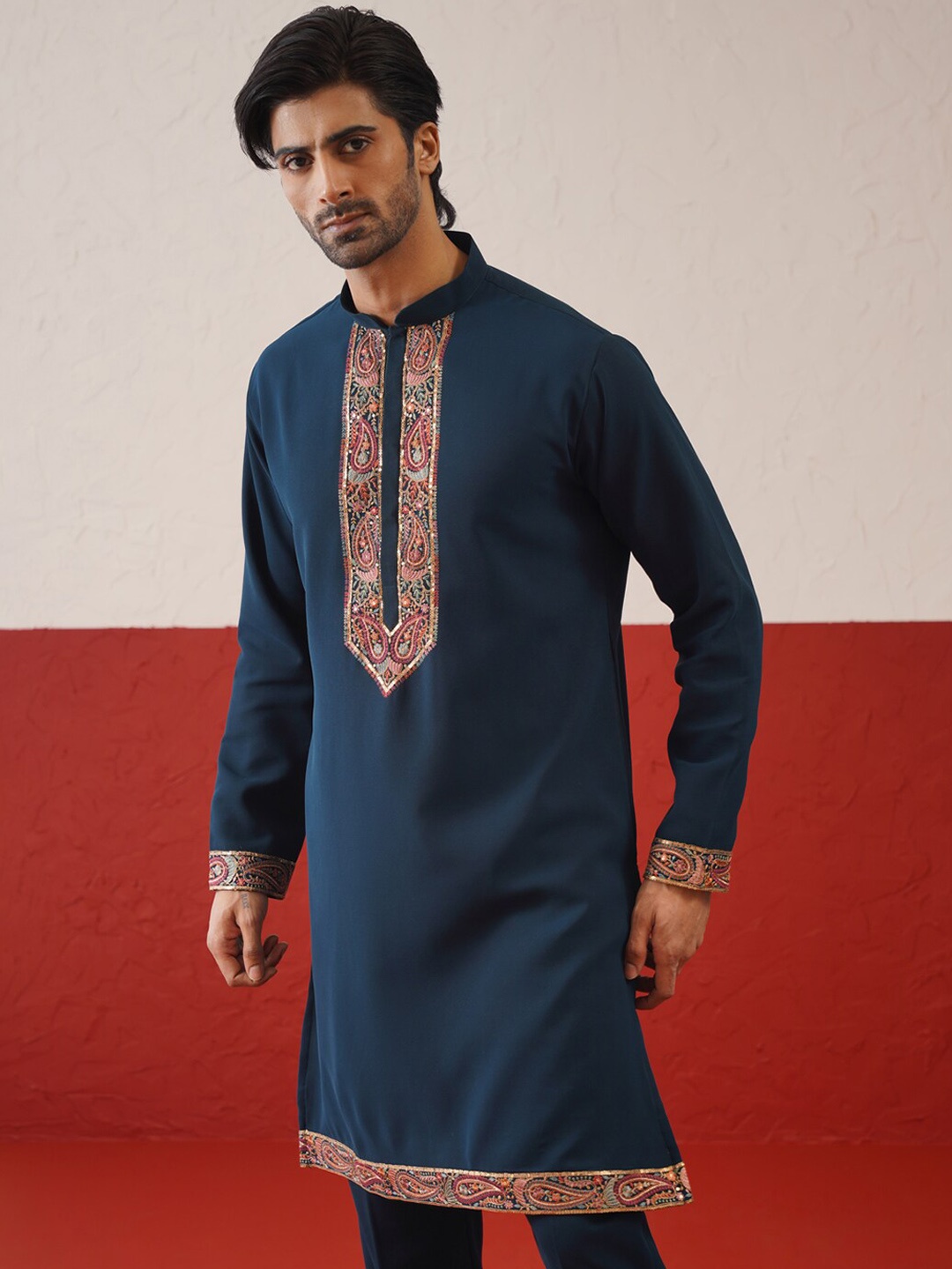 

KALPRAAG Ethnic Motifs Embroidered Straight Kurta with Trousers, Navy blue