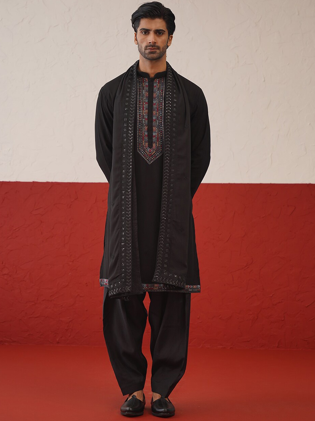 

KALPRAAG Embroidered Mandarin Collar Long Sleeves Thread Work Kurta Set, Black