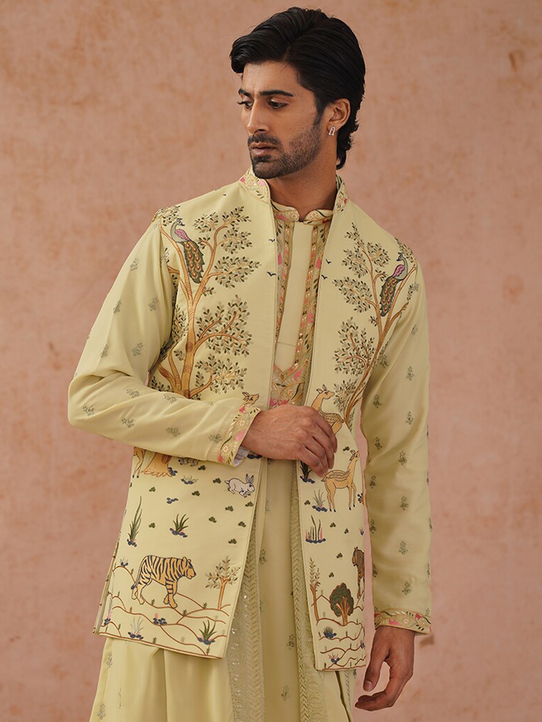 

KALPRAAG Floral Embroidered Sequinned Straight Jacket Kurta Set, Green