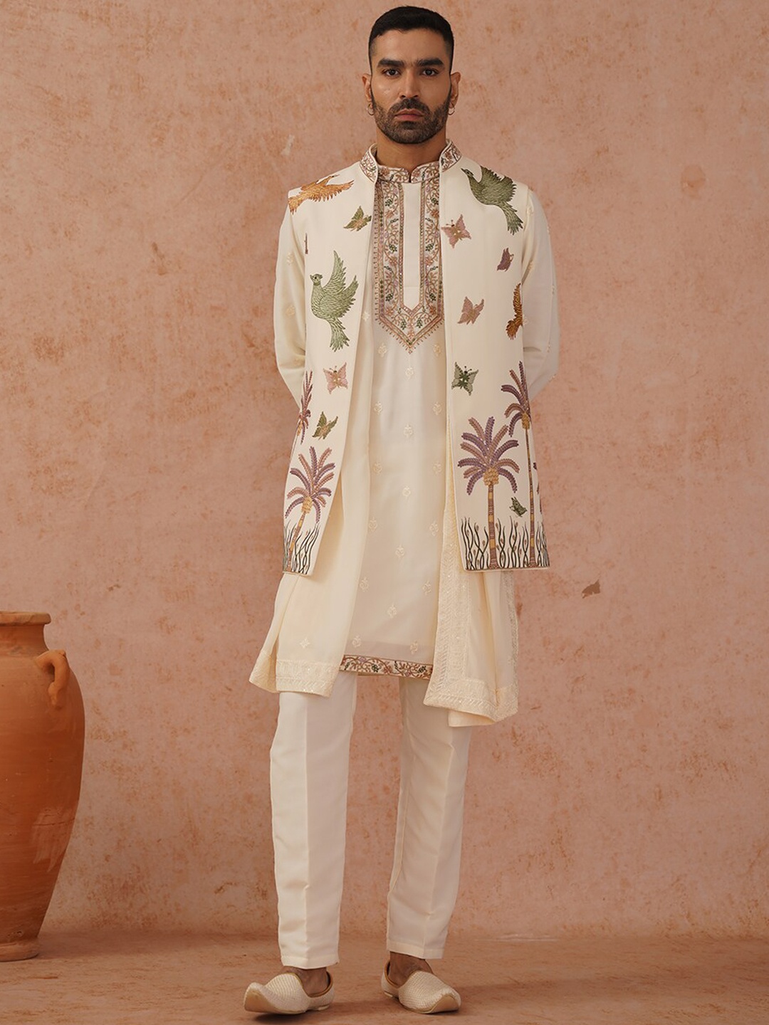 

KALPRAAG Ethnic Motifs Mandarin Collar Long Sleeves Thread Work Kurta Set, Off white