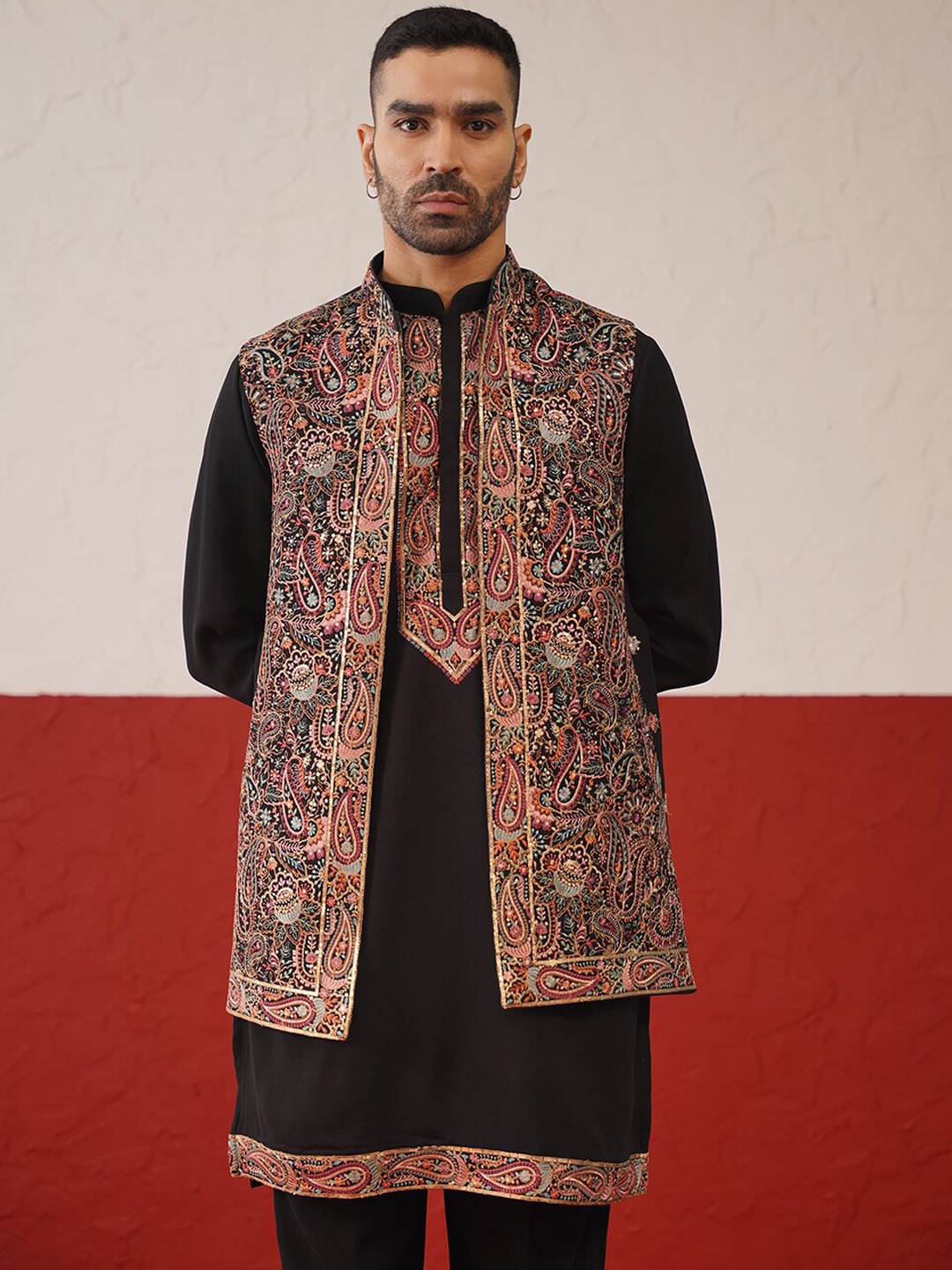 

KALPRAAG Ethnic Motifs Embroidered Straight Kurta with Trousers & Jacket, Black