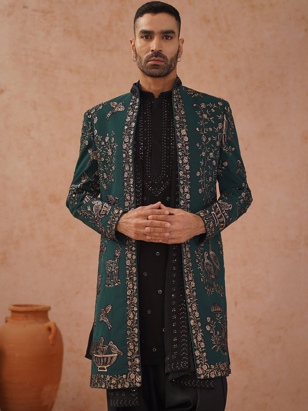 

KALPRAAG Ethnic Motifs Mandarin Collar Long Sleeves Thread Work Kurta Set, Green