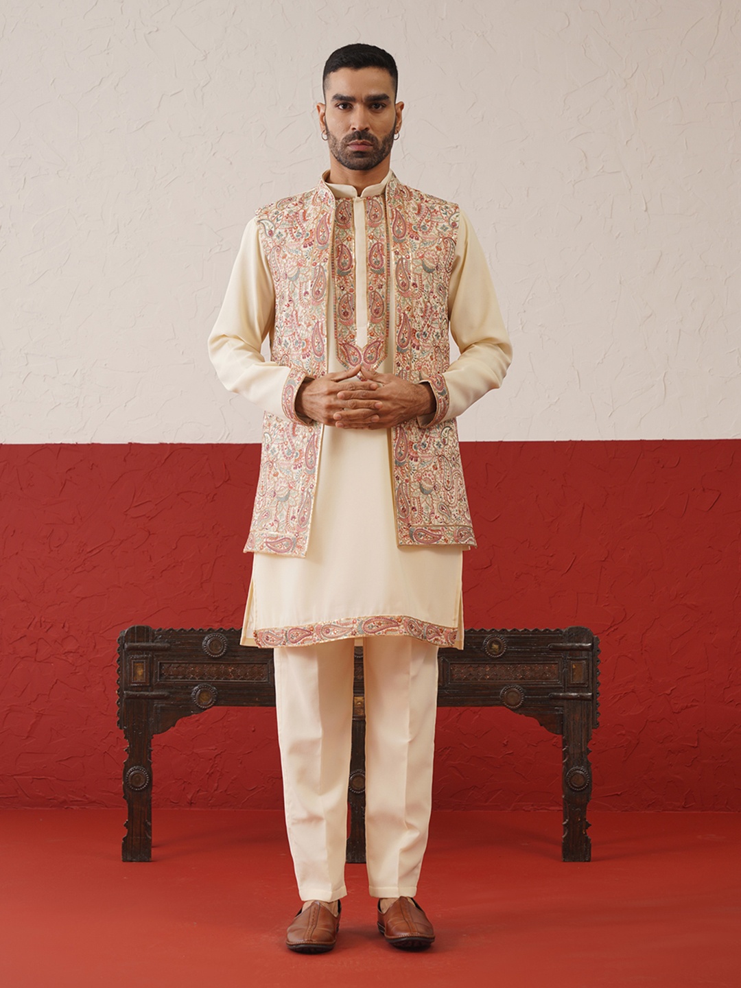 

KALPRAAG Paisley Embroidered Regular Sequinned Kurta with Trousers & Jacket, Cream