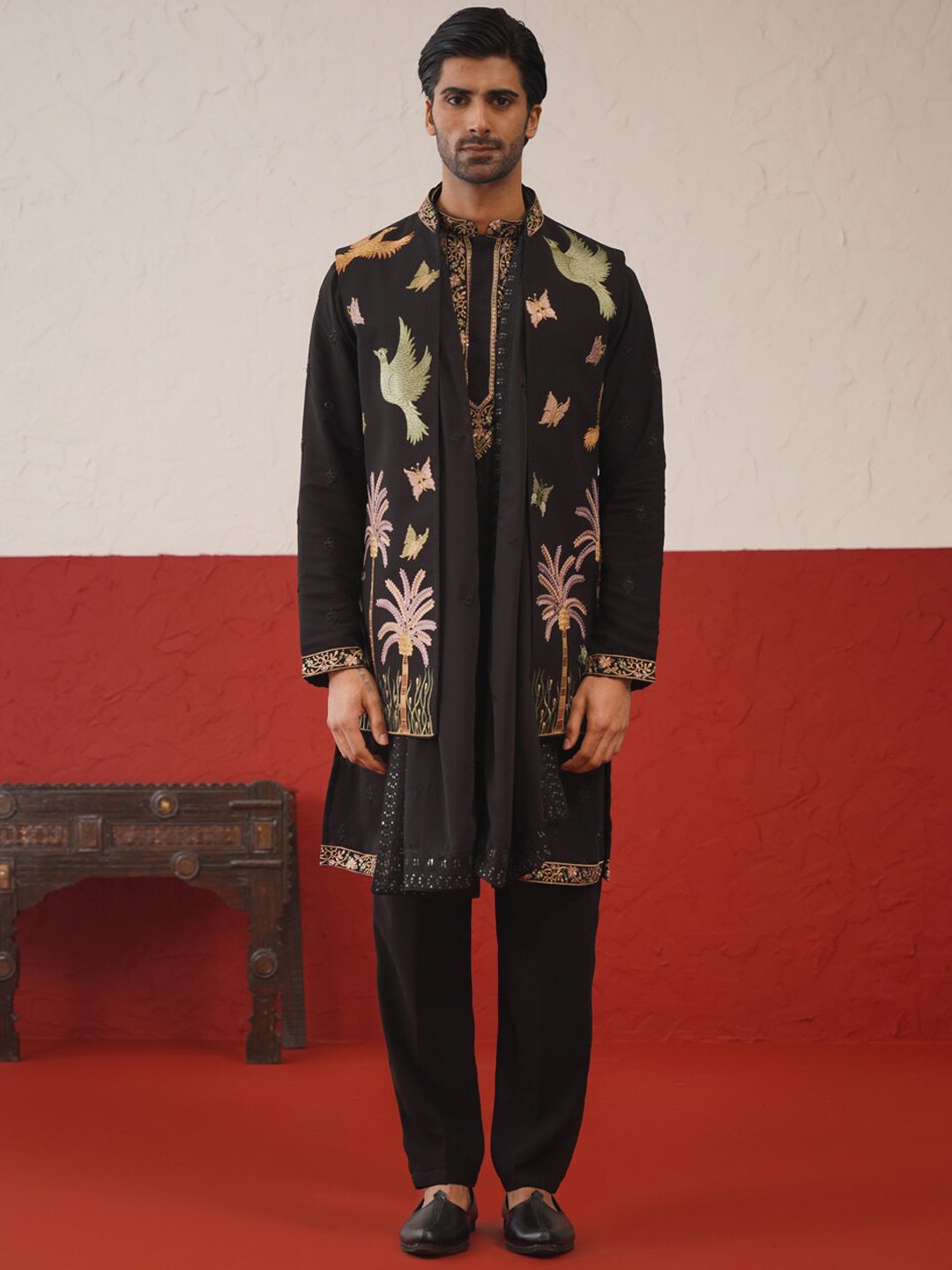 

KALPRAAG Ethnic Motifs Mandarin Collar Long Sleeves Thread Work Kurta Set, Black