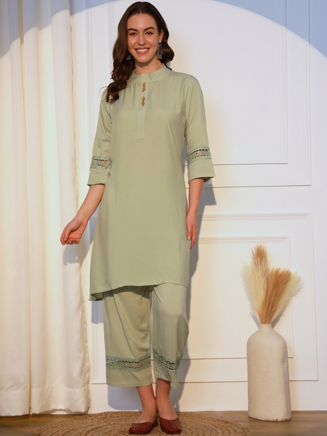 

ASPORA Band Collar Straight Kurta With Palazzos, Green