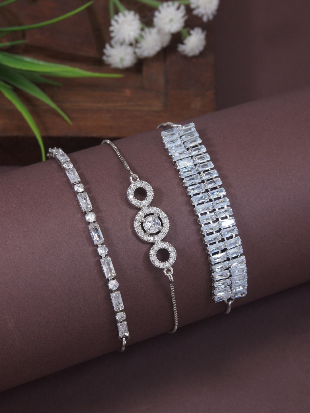 

I Jewels Set of 3 Silver-Plated Cubic Zirconia Studded Link Bracelets