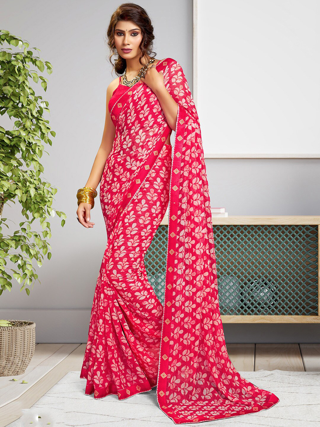 

SANSKAR Floral Printed Georgette Saree, Peach