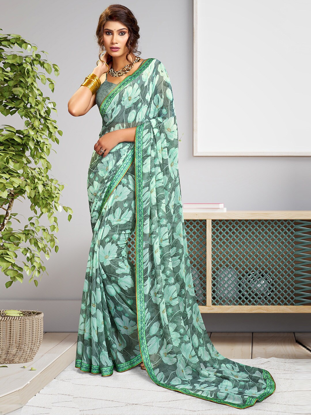 

SANSKAR Floral Printed Georgette Saree, Grey