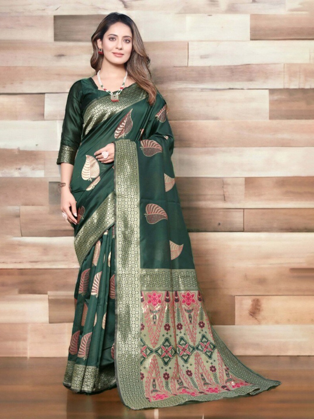 

MORLY Floral Woven Design Kanjeevaram Zari Saree, Green