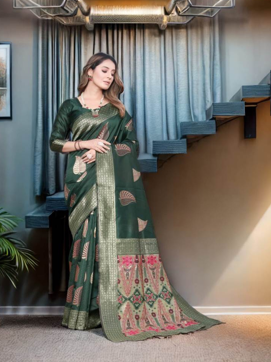 

MORLY Ethnic Motifs Woven Design Zari Kanjeevaram Saree, Green