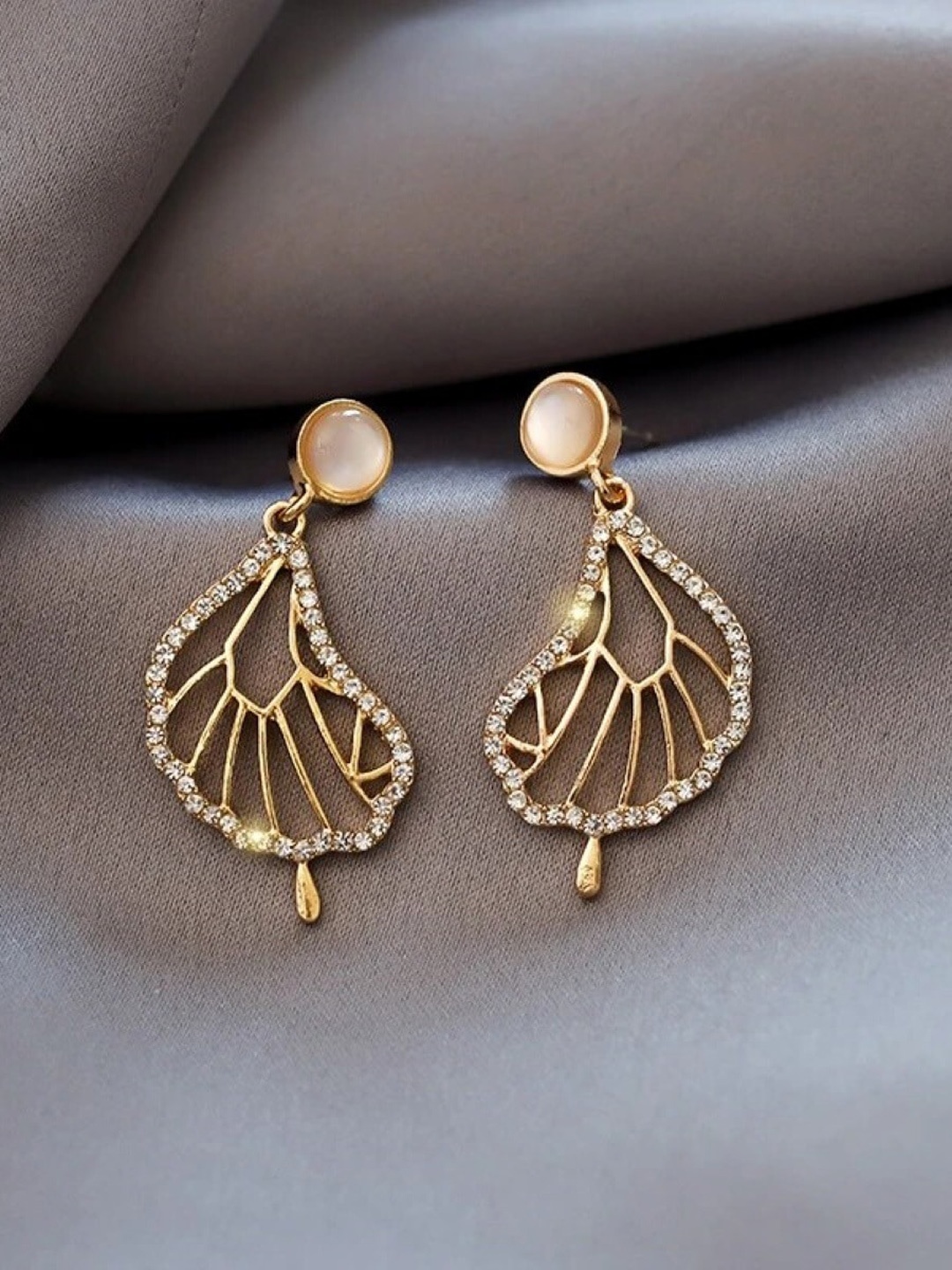 

EL REGALO Contemporary Drop Earrings, Gold