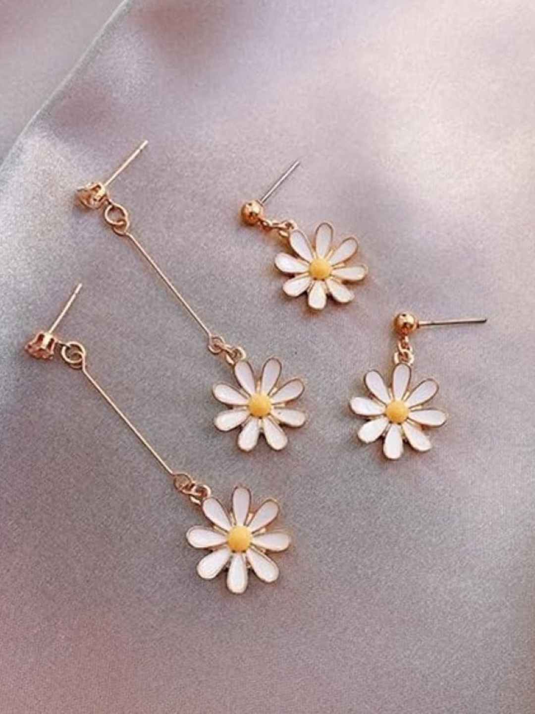 

EL REGALO Set Of 2 Floral Shaped Drop Earrings, Gold