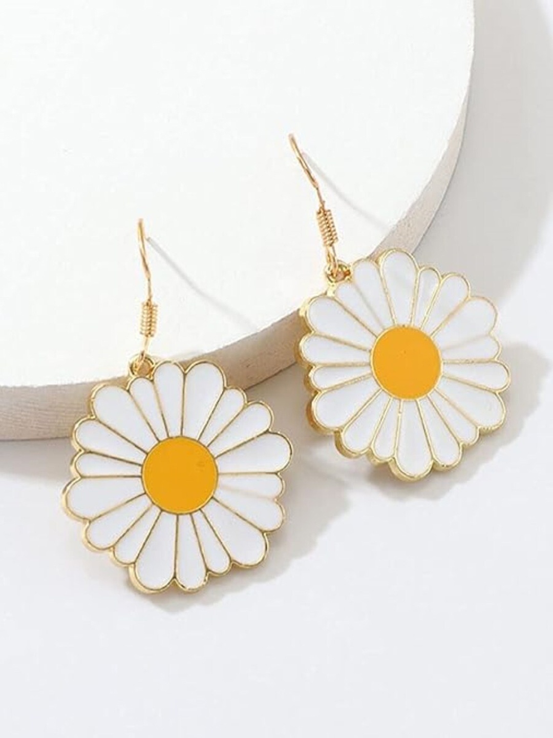 

EL REGALO Floral Drop Earrings, White