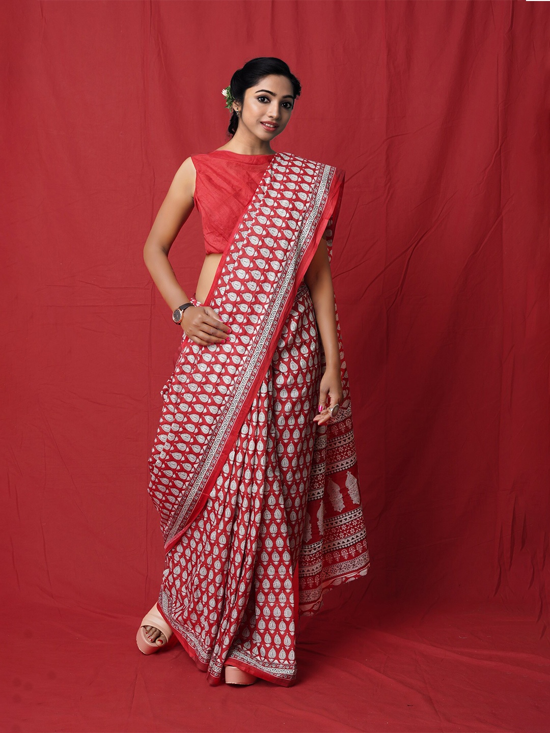 

Unnati Silks Ethnic Motifs Silk Cotton Handloom Block Print Saree, Red