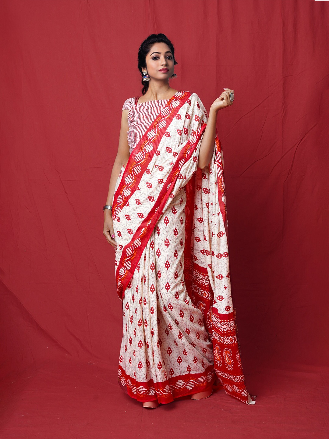 

Unnati Silks Ethnic Motifs Silk Cotton Handloom Block Print Saree, White