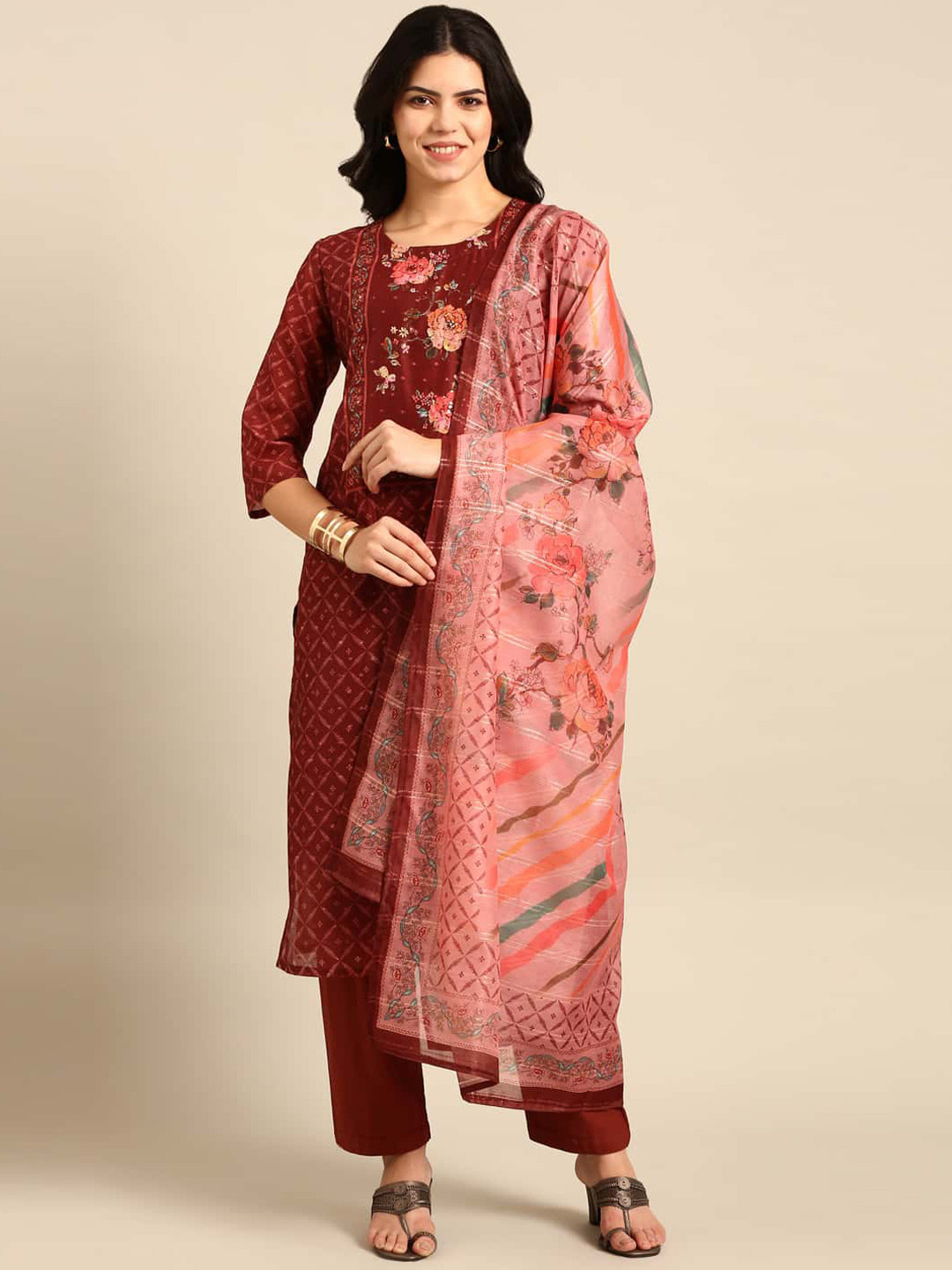 

Stylefables Floral Embroidered Regular Sequinned Kurta with Trousers & With Dupatta, Red