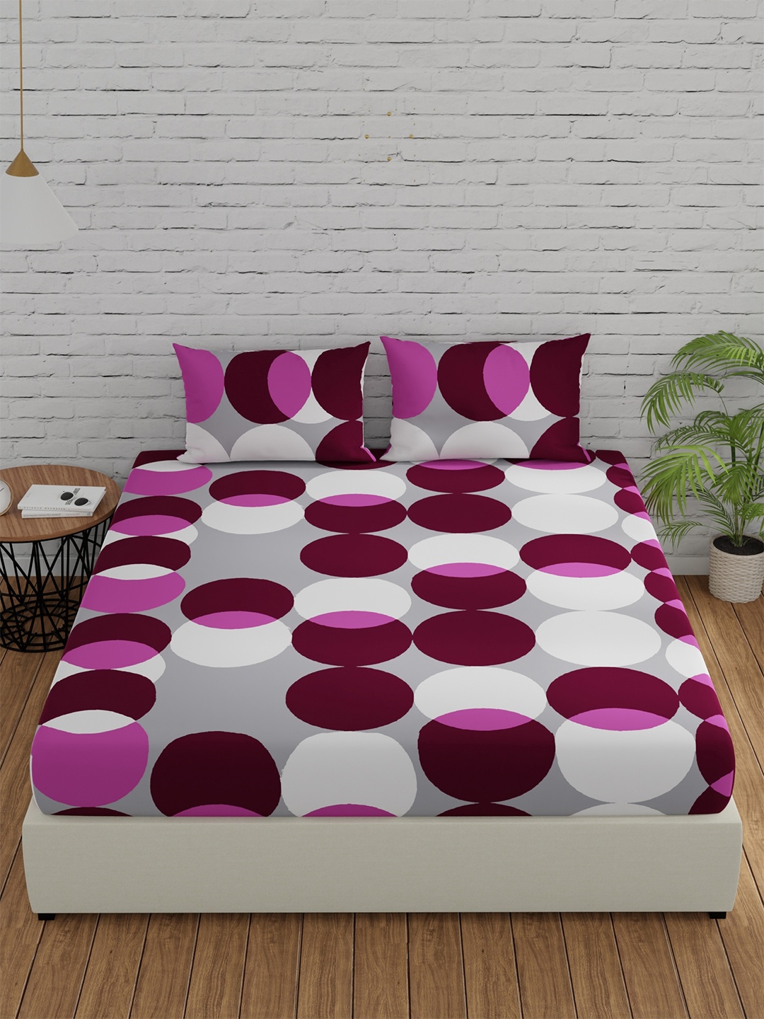 

Huesland Grey & Purple Geometric 144 TC Queen Bedsheet with 2 Pillow Covers