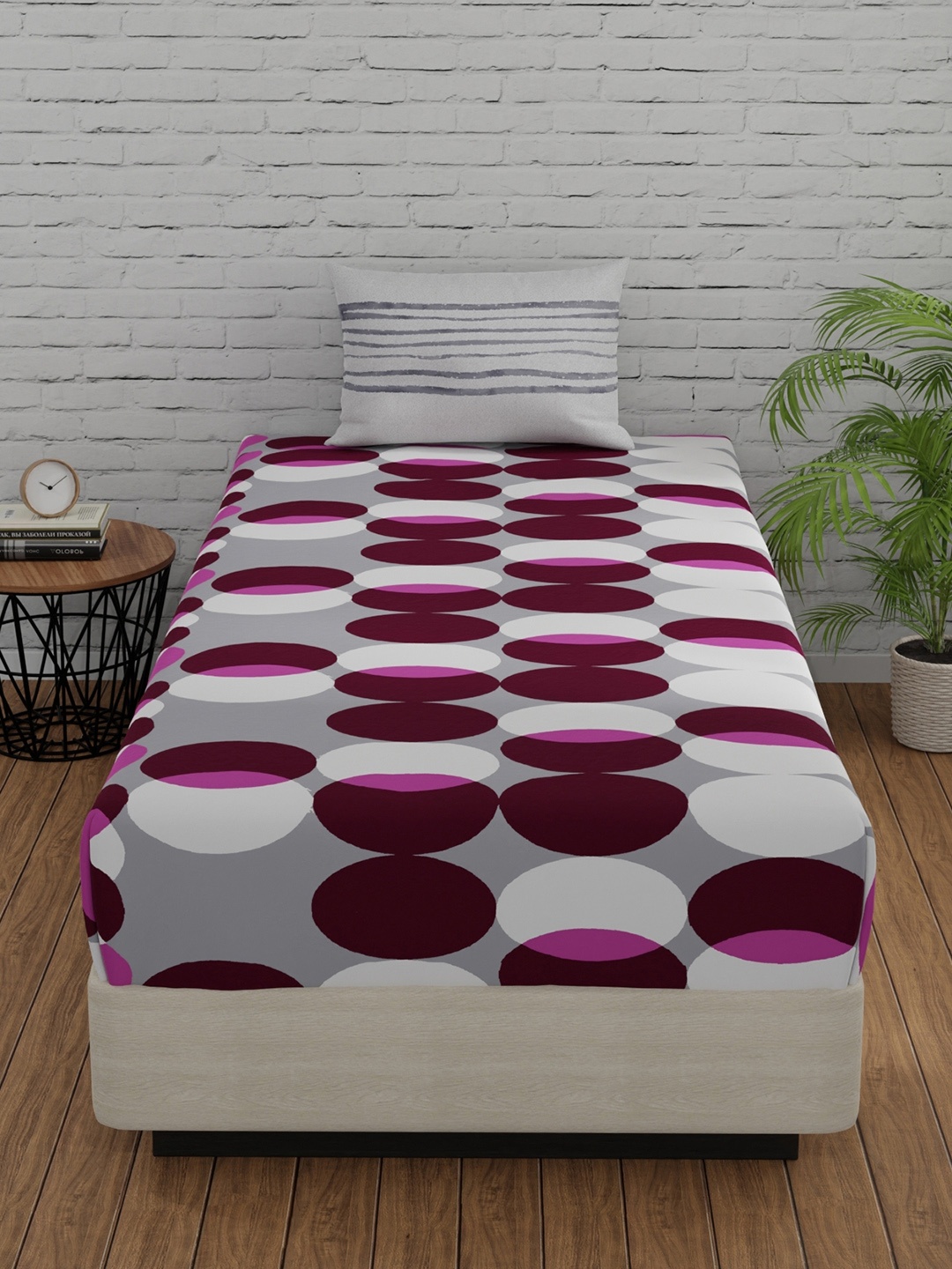 

Huesland Grey & White Printed Cotton 144 TC Single Bedsheet With 1 Pillow Cover
