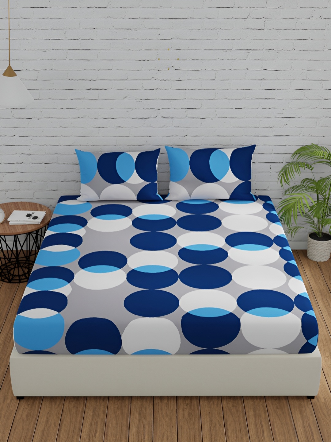 

Huesland Blue & White Printed Cotton 144 TC King Bedsheet With 2 Pillow Covers