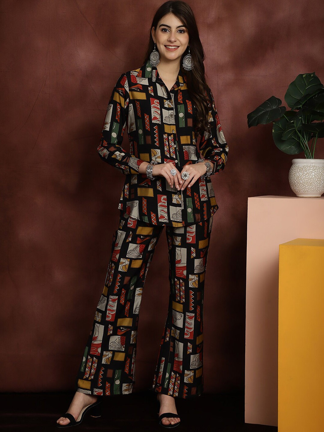

Claura Black Geometric Printed Shirt Collar Shirt With Trouser