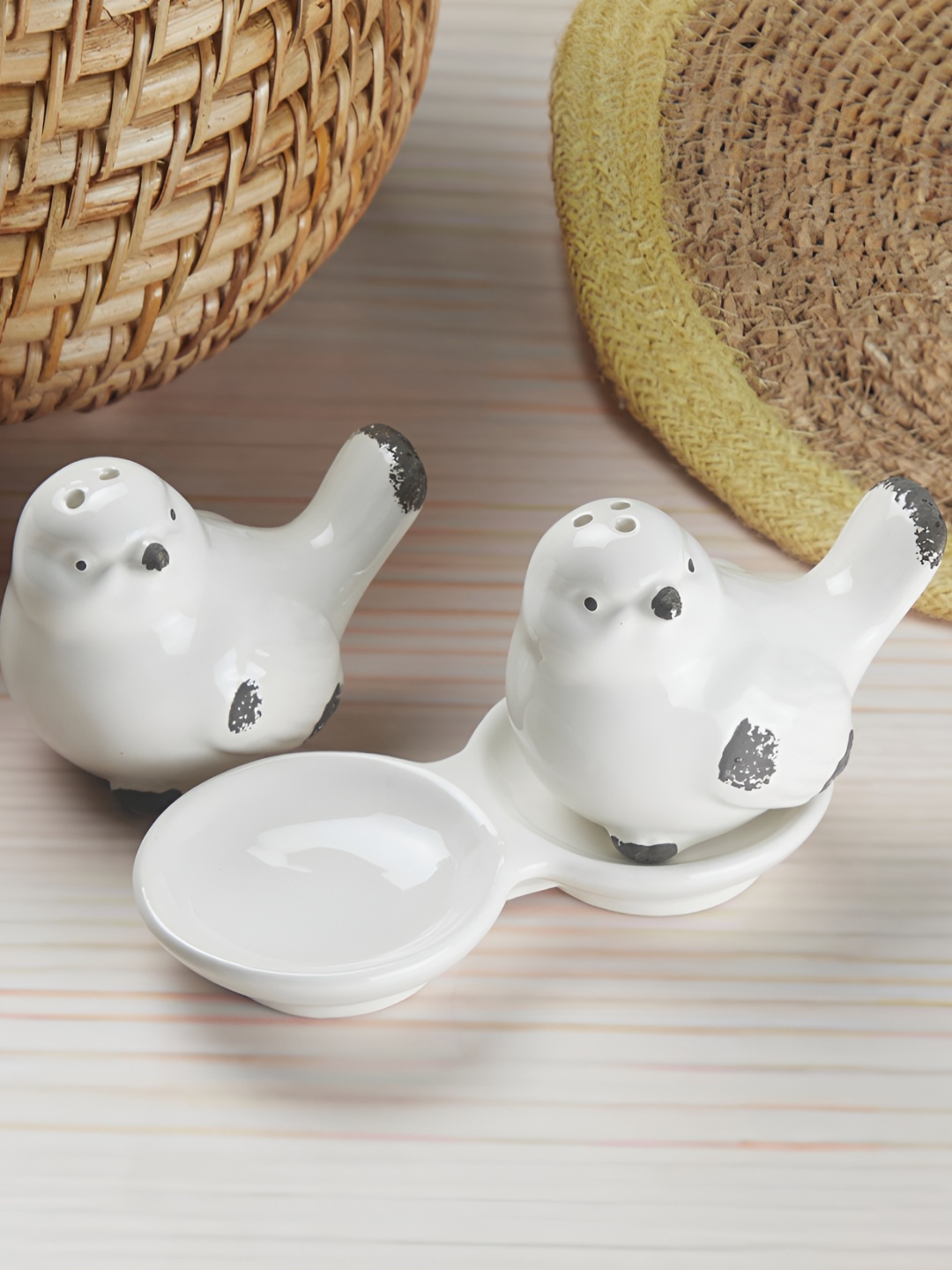 

Kookee White & Grey Ceramic Salt & Pepper Shaker With Tray