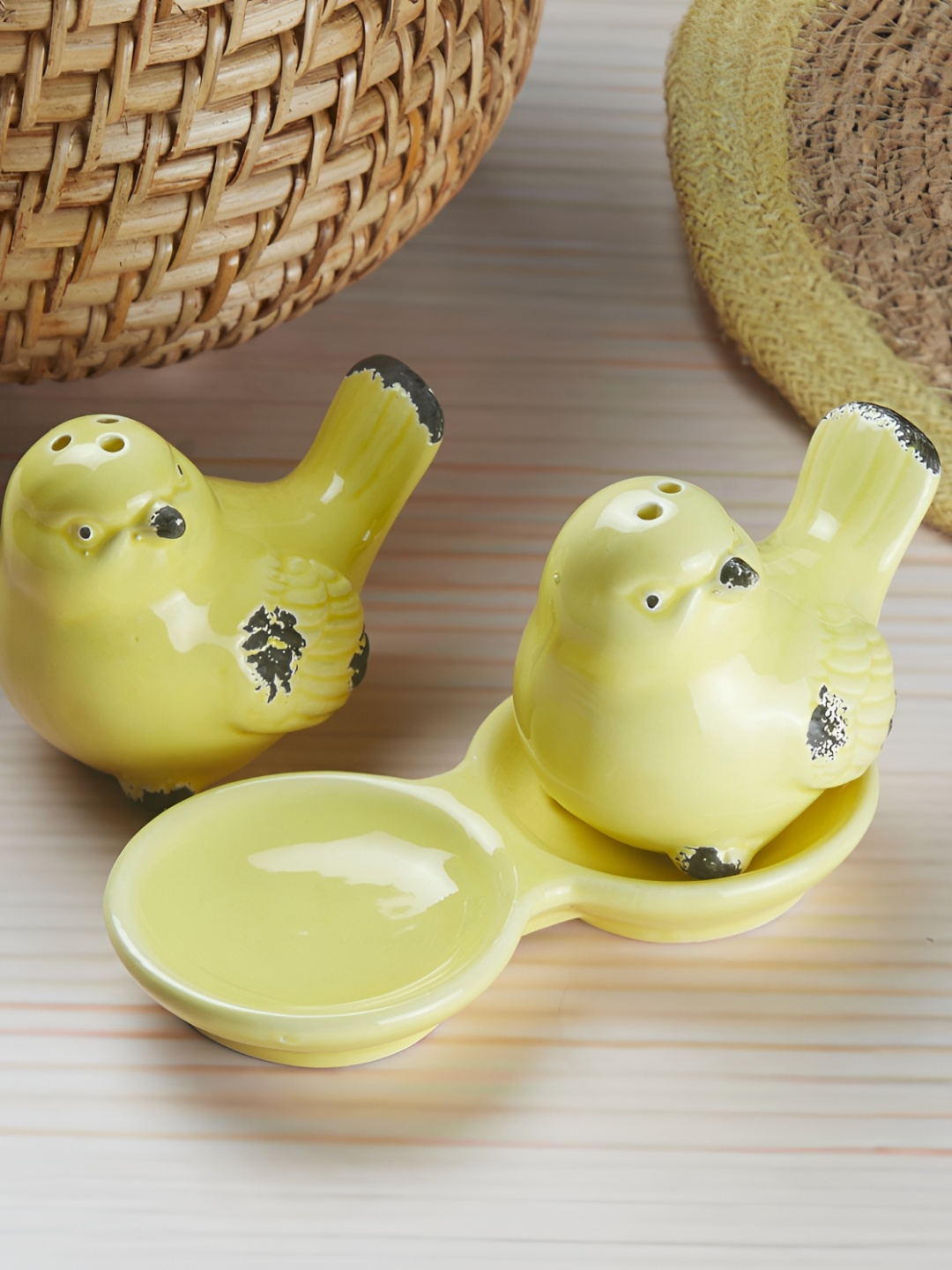 

Kookee Yellow & Grey Sparrow Design Ceramic Salt & Pepper Shaker With Tray