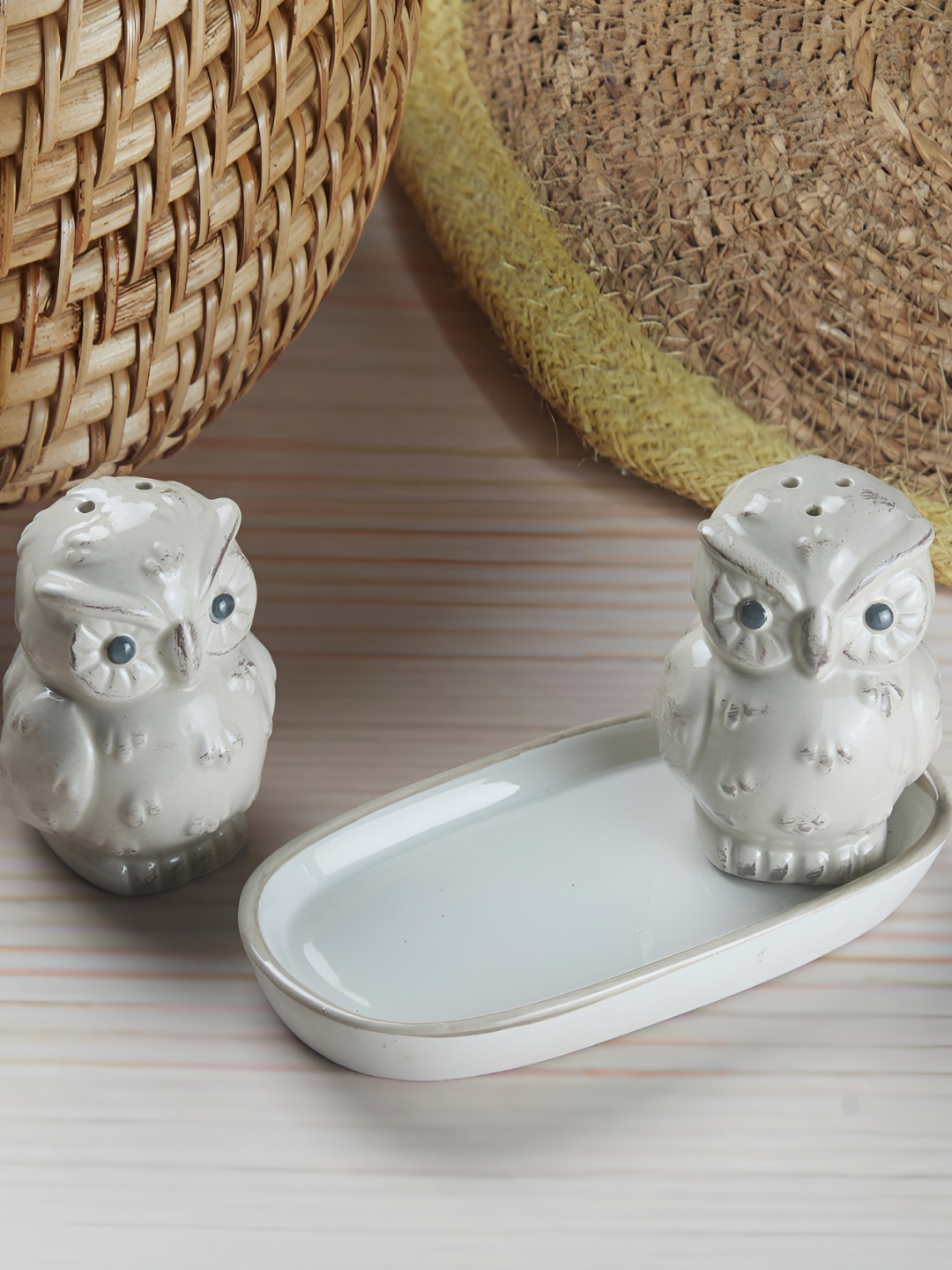 

Kookee Grey Ceramic Salt Pepper Container Set With Tray