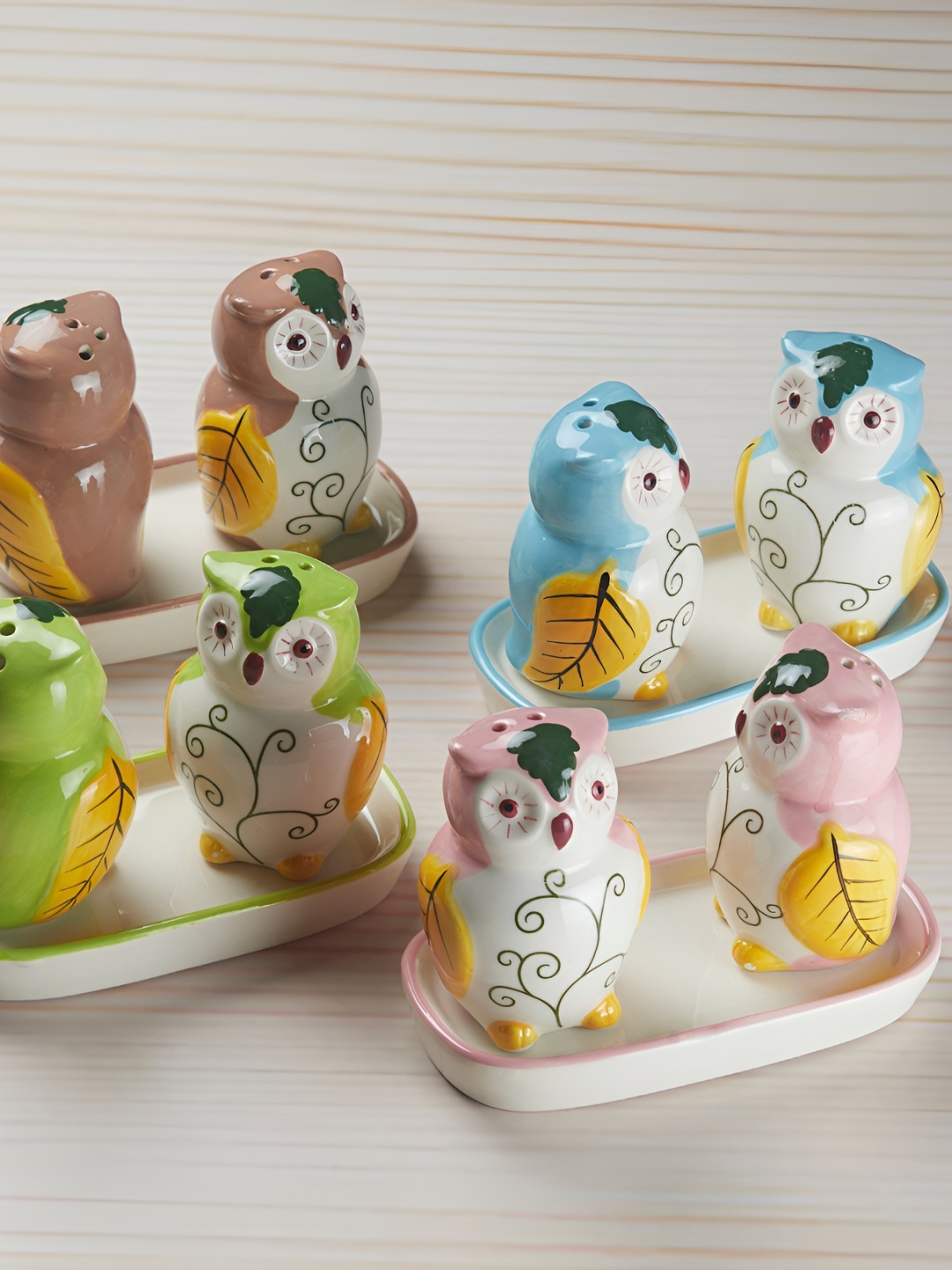 

Kookee 4 Pcs White & Brown Owl Design Ceramic Salt & Pepper Set With Tray