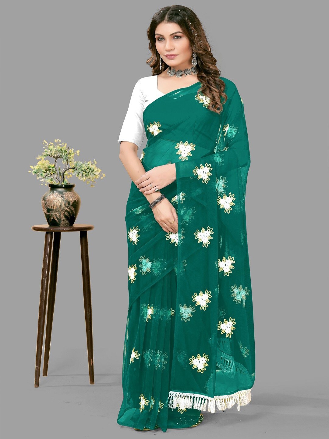 

faxofab Floral Embroidered Net Saree, Green