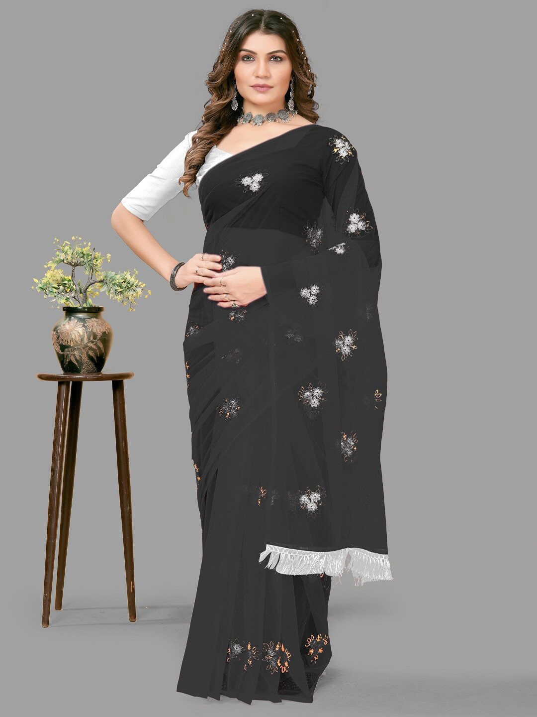 

faxofab Floral Embroidered Embellished Net Saree, Black