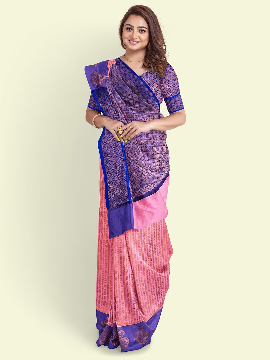 

Muskan Fashion Striped Zari Heavy Work Banarasi Saree, Pink